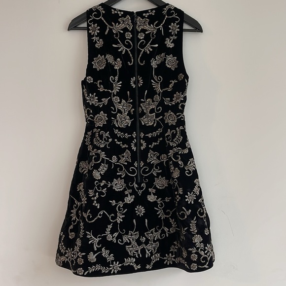 NWT Dress by Alice + Olivia Black Velvet Lindsey Pouf Dress (Sz 4) - Picture 5 of 13